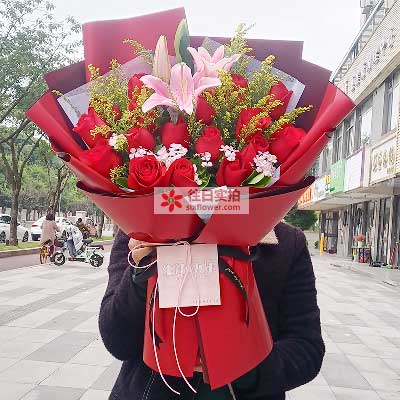 黄冈19朵红玫瑰百合，与你幸福前行